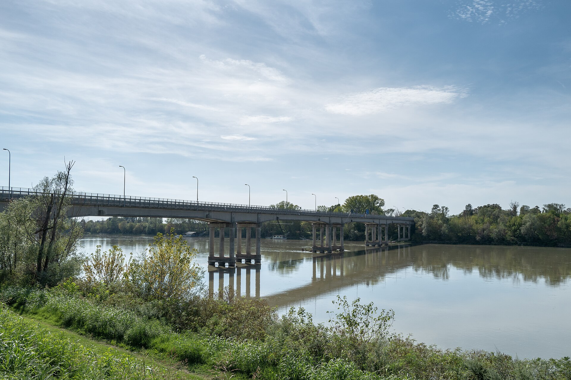 Il Po a Ficarolo, ponte sul fiume